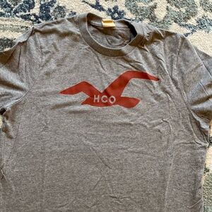 Men’s medium shirt. In great condition. Comes from smoke and pet free home